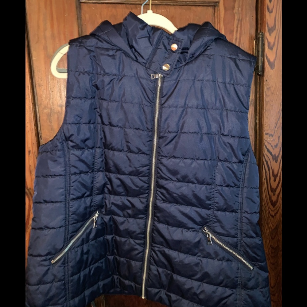 NWT Warm, cozy hooded vest with zippered pockets.